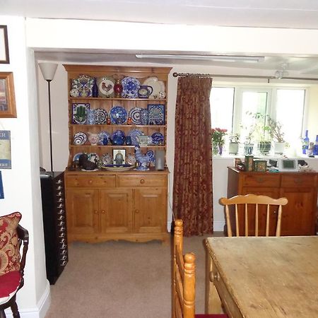 Lodge House B&B Buckland St Mary Bagian luar foto