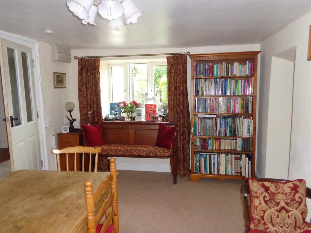 Lodge House B&B Buckland St Mary Bagian luar foto